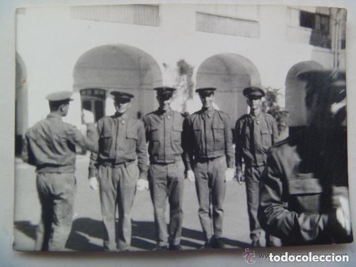 Military Antiques: FOTO DE MILITARES CON CAZADORA Y GORRA DE PLATO EN CUARTEL, &iquest; ACADEMIA POLICIA ARMADA ?