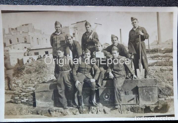 Military Antiques: (JX-190255)Postal fotografica ,soldados de Ingenieros en una obra o fortificaci&oacute;n , a&ntilde;os 30 .