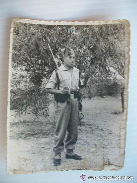 Militaria: LA LEGION : FOTO  DE LEGIONARIO CON CHAPIRI Y SABLE