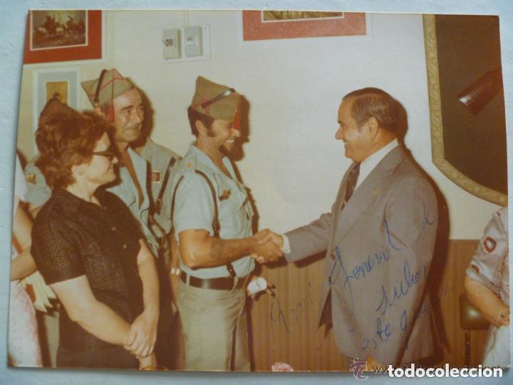 Military Antiques: LA LEGION : FOTO DE GENERAL DE PAISANO CON LEGIONARIOS ( UNO CON ROKISKI DE AVIACION ) . 12 X 17 CM