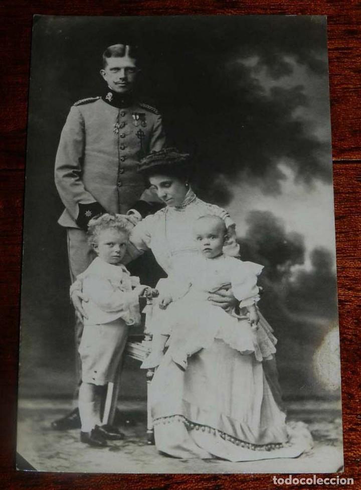 Militaria: FOTOGRAFIA DE FERNANDO DE BAVIERA Y TERESA DE BORB&Oacute;N, CON UNIFORME CABALLER&Iacute;A CAZADORES LUSITANIA, R