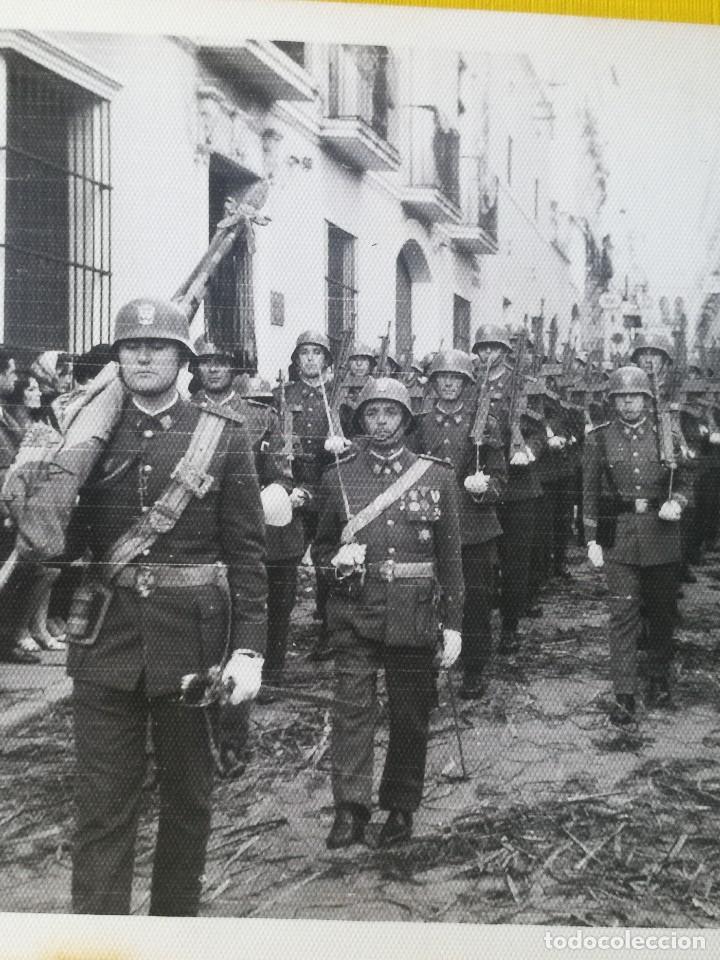 Militaria: ANTIGUA FOTOGRAF&Iacute;A ORIGINAL DESFILE MILITAR NACIONAL, 10'5X7'5 CM- DIF&Iacute;CIL!!!.