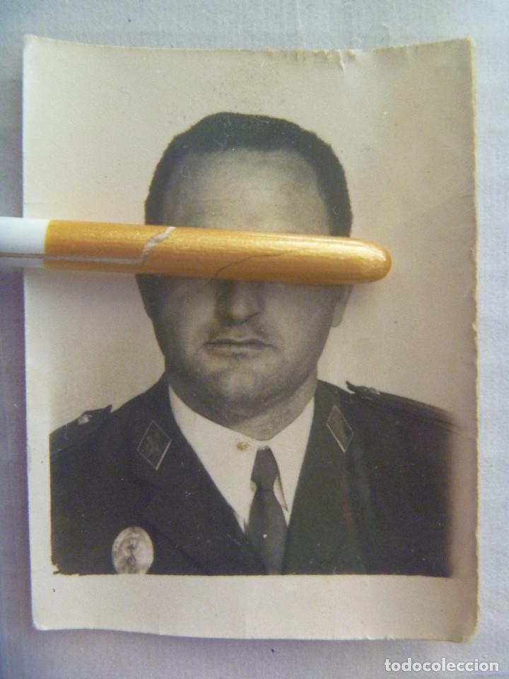 Militaria: GUARDIA CIVIL : FOTO DE CARNET DE UN GUARDIA DE TRAFICO CON PLACA