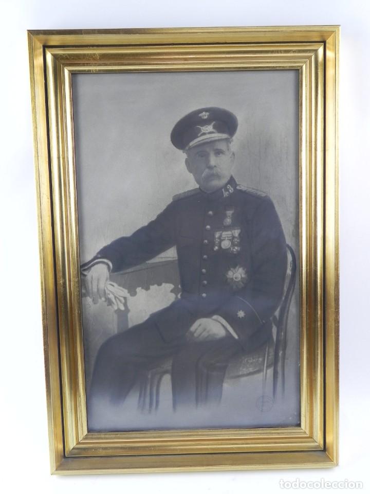 Militaria: Antigua fotogra&iacute;a de Comandante del Ej&eacute;rcito espa&ntilde;ol perteneciente al regimiento de infanter&iacute;a n&ordm; 43