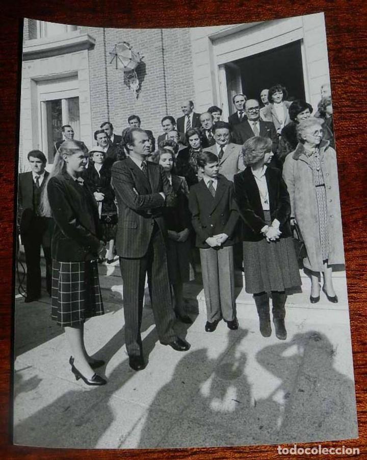 Militaria: FOTOGRAFIA DE LA FAMILIA REAL, REY DON JUAN CARLOS I, DO&Ntilde;A SOFIA, PRINCIPE FELIPE, PRINCESAS ELENA Y