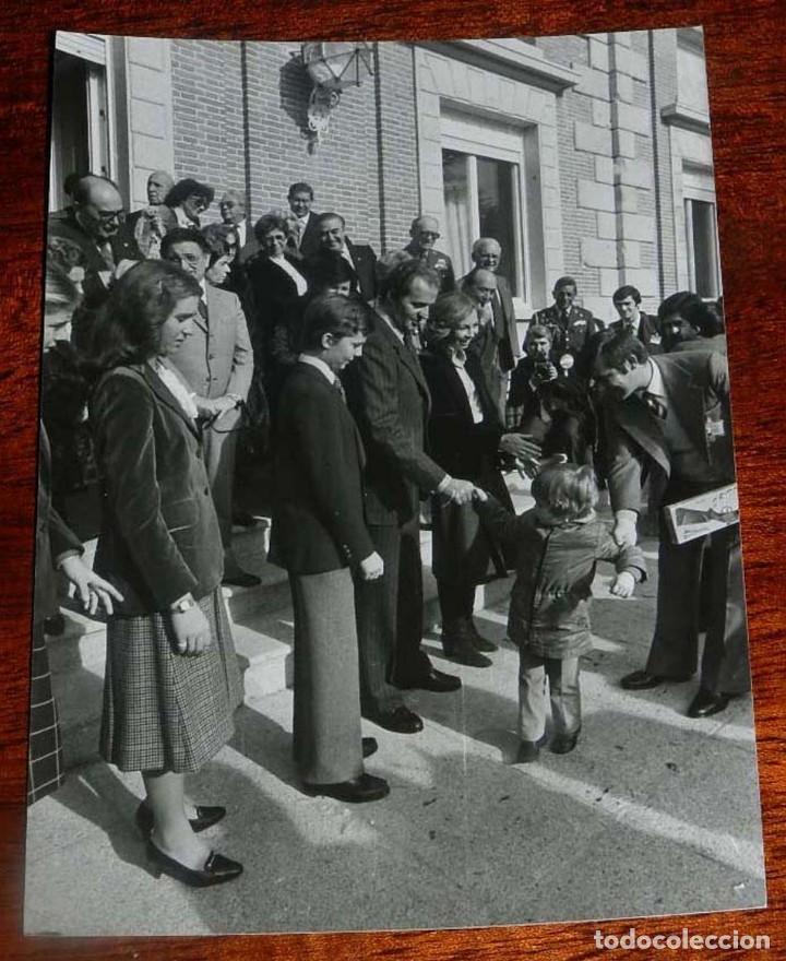Militaria: FOTOGRAFIA DE LA FAMILIA REAL, REY DON JUAN CARLOS I, DO&Ntilde;A SOFIA, PRINCIPE FELIPE, PRINCESAS ELENA Y