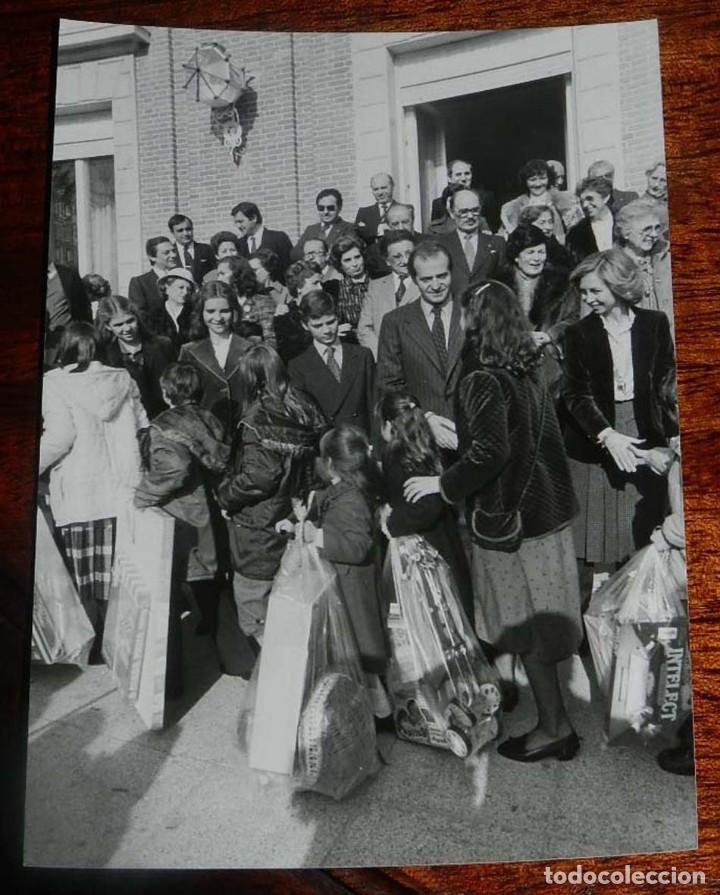 Militaria: FOTOGRAFIA DE LA FAMILIA REAL, REY DON JUAN CARLOS I, DO&Ntilde;A SOFIA, PRINCIPE FELIPE, PRINCESAS ELENA Y