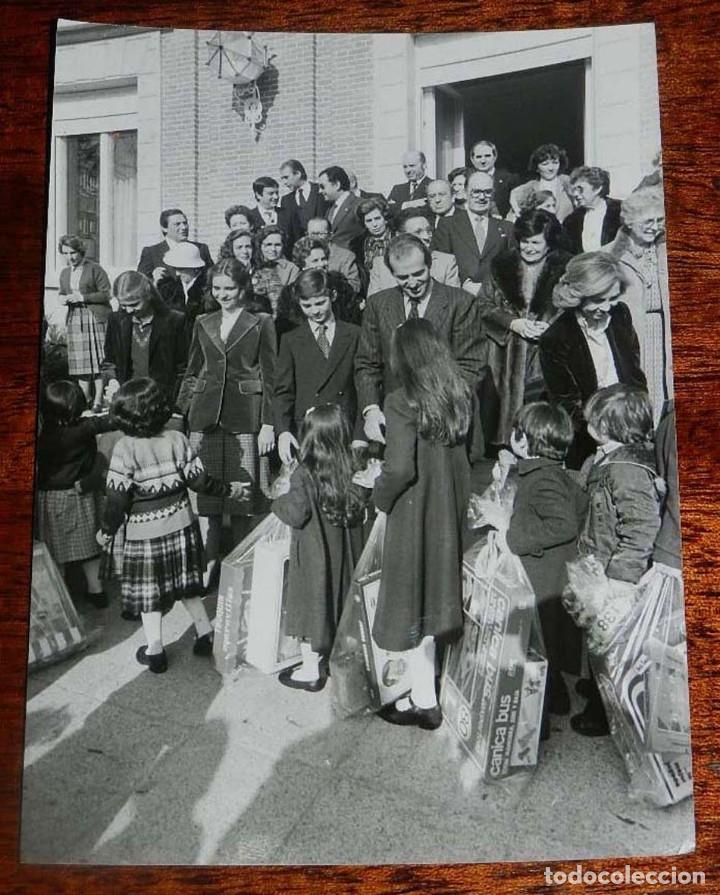 Militaria: FOTOGRAFIA DE LA FAMILIA REAL, REY DON JUAN CARLOS I, DO&Ntilde;A SOFIA, PRINCIPE FELIPE, PRINCESAS ELENA Y