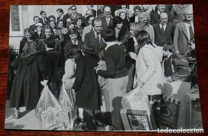 Militaria: FOTOGRAFIA DE LA FAMILIA REAL, REY DON JUAN CARLOS I, DO&Ntilde;A SOFIA, PRINCIPE FELIPE, PRINCESAS ELENA Y