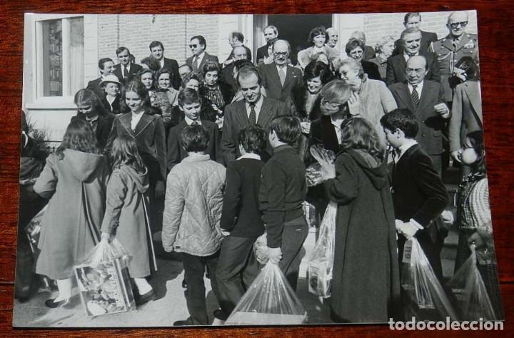 Militaria: FOTOGRAFIA DE LA FAMILIA REAL, REY DON JUAN CARLOS I, DO&Ntilde;A SOFIA, PRINCIPE FELIPE, PRINCESAS ELENA Y