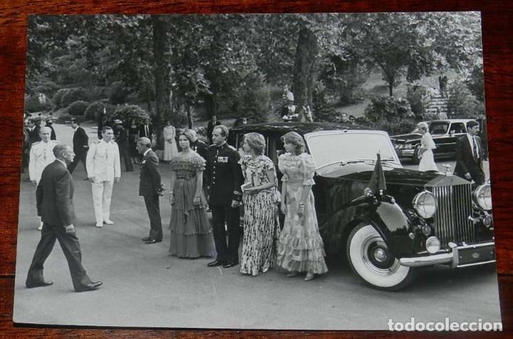 Militaria: FOTOGRAFIA DE LA FAMILIA REAL, REY DON JUAN CARLOS I Y DO&Ntilde;A SOFIA JUNTO A LAS INFANTAS, A&Ntilde;OS 80  APR