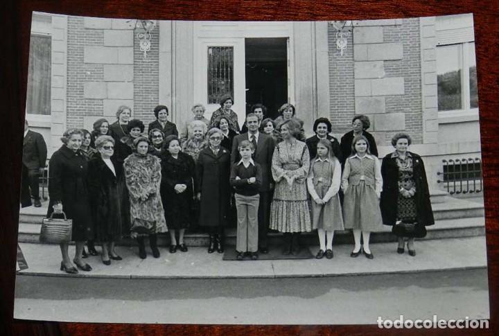 Militaria: FOTOGRAFIA DE LA FAMILIA REAL, REY DON JUAN CARLOS I Y DO&Ntilde;A SOFIA JUNTO AL PRINCIPE DE ASTURIAS Y LA