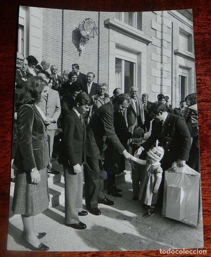 Militaria: FOTOGRAFIA DE LA FAMILIA REAL, REY DON JUAN CARLOS I, EL PRINCIPE DE ASTURIAS Y LAS INFANTAS, A&Ntilde;OS 1