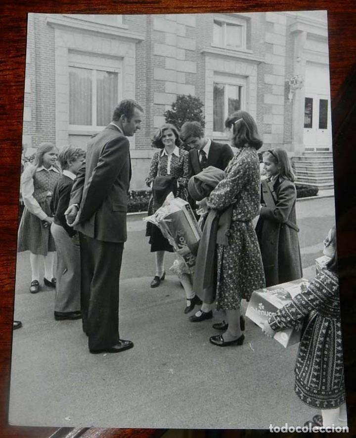 Militaria: FOTOGRAFIA DE LA FAMILIA REAL, REY DON JUAN CARLOS I Y DO&Ntilde;A SOFIA, EL PRINCIPE DE ASTURIAS Y LAS INF