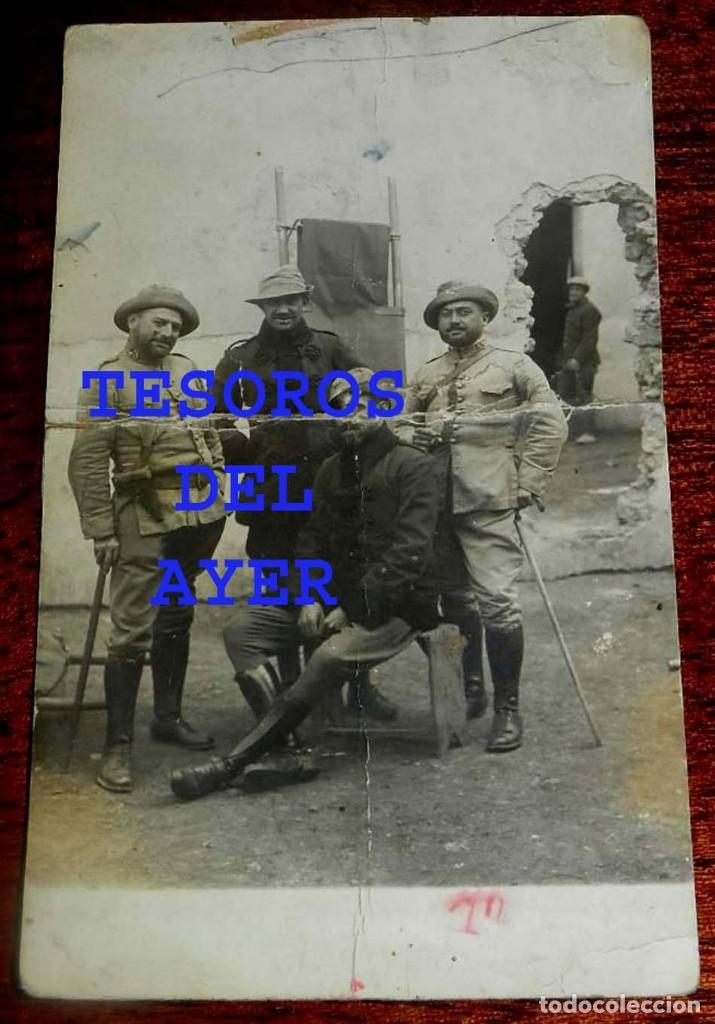 Militaria: Fotografia de grupo de oficiales del regimiento de infanteria n. 43, Campa&ntilde;a del Rif,con doblez, tal