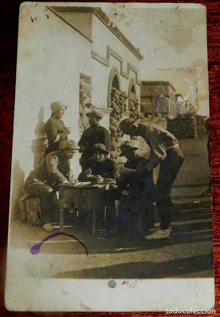 Militaria: FOTOGRAFIA DE SOLDADOS DEL REGIMIENTO N. 43, GUERRA DEL RIF, TAMA&Ntilde;O POSTAL.