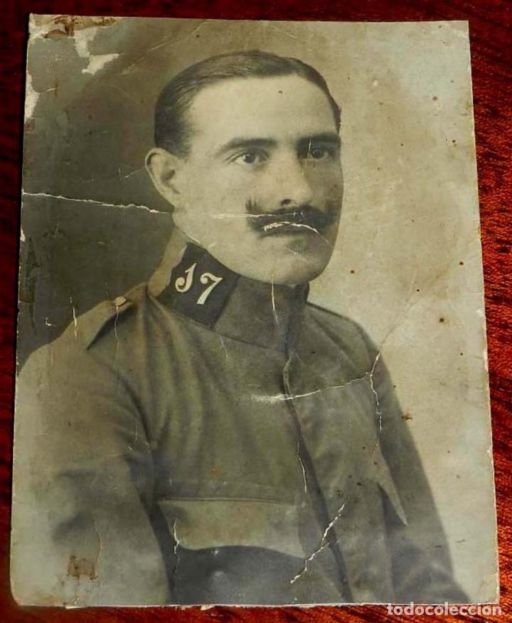 Militaria: FOTOGRAFIA DE OFICIAL DE INFANTERIA DEL REGIMIENTO N. 17, MIDE 11,3 X 8,2 CMS.