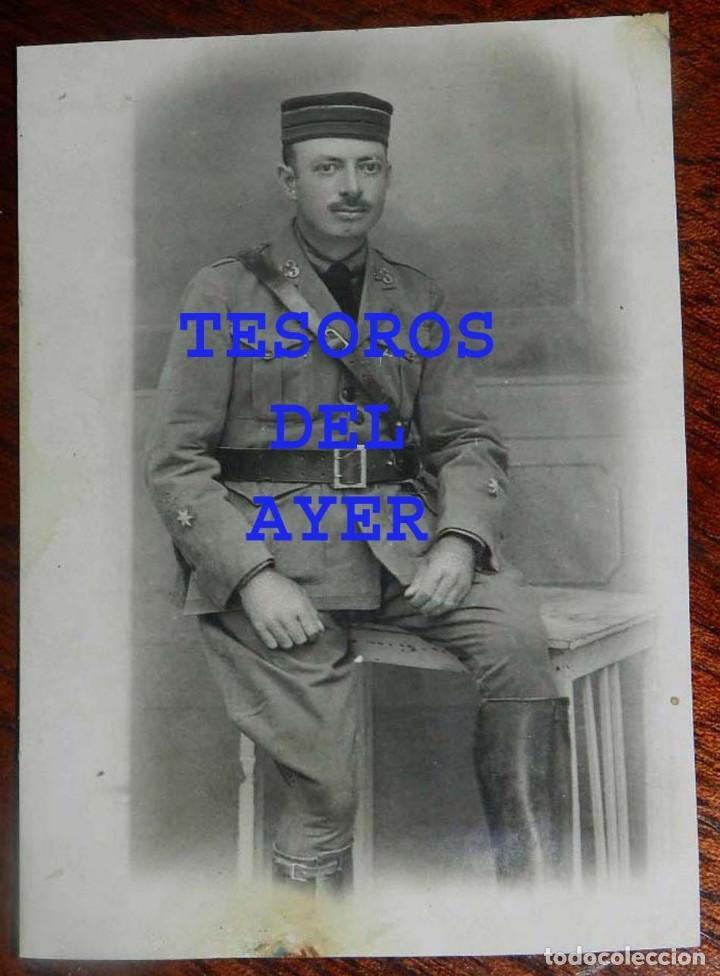 Militaria: FOTOGRAFIA DE ALFEREZ DE INFANTERIA, REGIMIENTO N. 43, ESCRITA POR EL REVERSO EN 1922,  MIDE 10,5 X