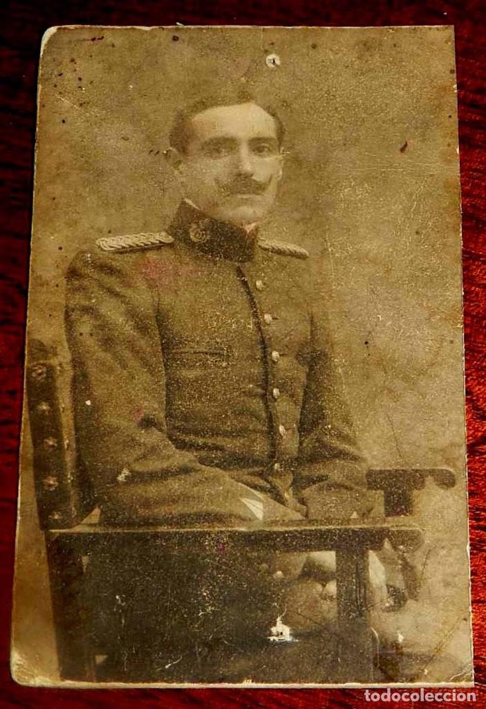 Militaria: FOTOGRAFIA DE OFICIAL DE INFANTERIA, EPOCA ALFONSO XIII, MIDE 12 X 7,5 CMS.