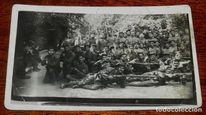 Militaria: FOTOGRAFIA DE COMPA&Ntilde;IA DE INFANTERIA, REVERSO CON DEDICATORIA A SU CAPITANEN 1926, TAMA&Ntilde;O POSTAL.