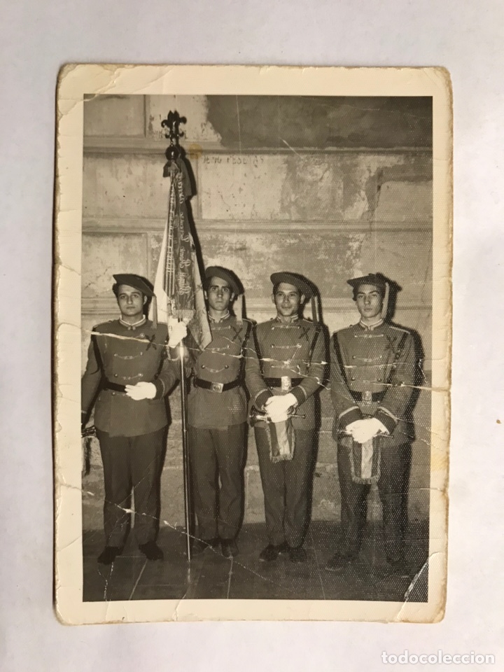 Militaria: MILITAR. CARLISTAS..? Fotograf&iacute;a original. Banda de Cornetas y Estandarte... (a.1968)