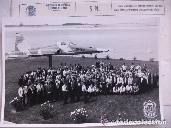 Military Antiques: AVIACION - BASE AEREA DE MORON, ALA 21: FOTO DE VETERANOS Y PERSONAL DEL F - 5 Y AVION . EN SOBRE