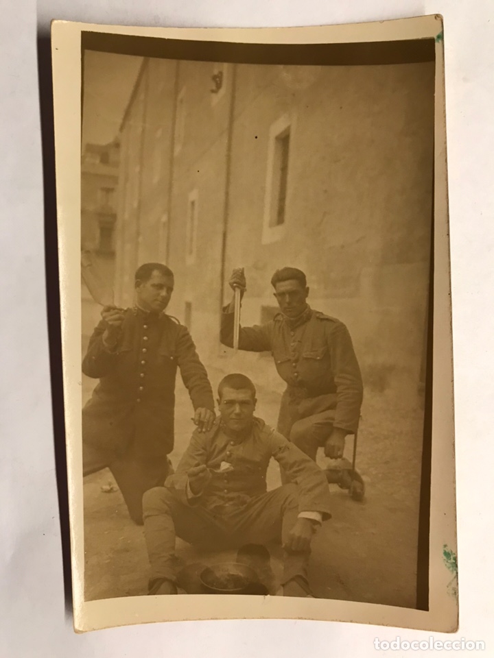 Militaria: MILITAR. Fotograf&iacute;a antigua. Soldados Cuchara en Mano ... ORIGINAL (h.1920?)