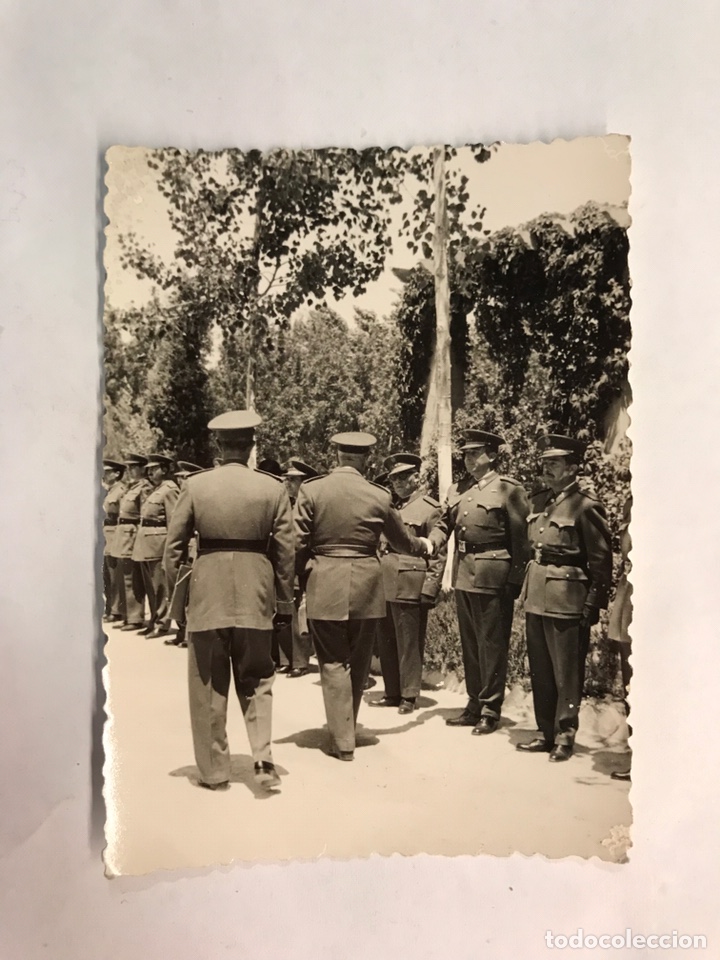 Militaria: MILITAR. Fotograf&iacute;a Original. Reuni&oacute;n de Militares de alta graduaci&oacute;n. Saludo Oficial.(h.1950?)