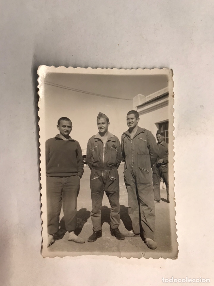 Militaria: MILITAR. Fotograf&iacute;a. Legionarios con buzo de Mecanico. Original (h.1950?)