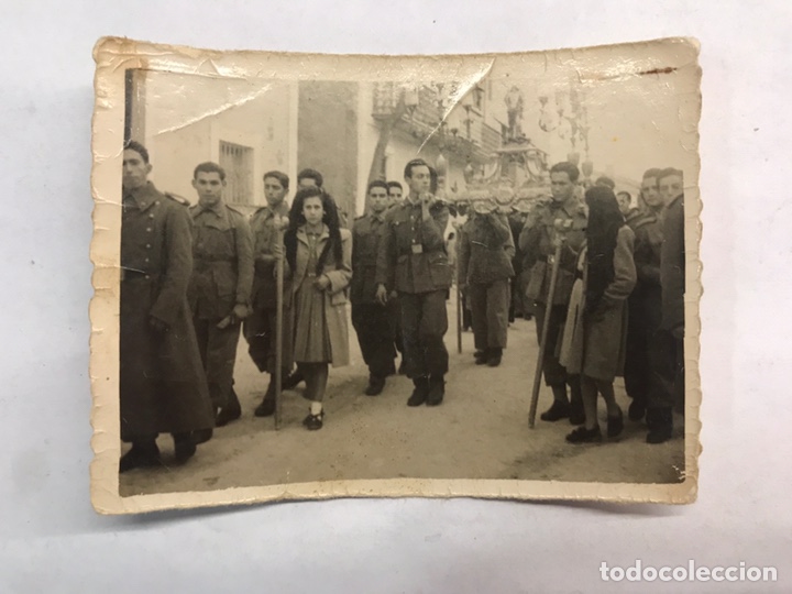 Militaria: MILITAR. Fotograf&iacute;a antigua. Soldados procesionando al Sagrado Coraz&oacute;n de Jes&uacute;s... Original (h.1950?