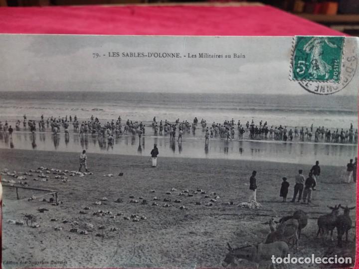 Militaria: CARTA 79 LES SABLES D'OLONNE   LES MILITAIRES AU BAIN   MILITARES DANDOSE UN BA&Ntilde;O EN EL MAR  1908