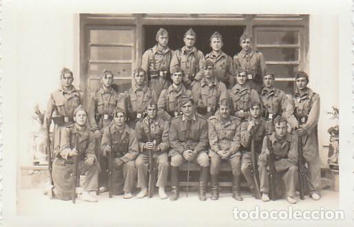 Military Antiques: Antigua fotograf&iacute;a. Militares uniformados del ejercito espa&ntilde;ol. A&ntilde;os 50.