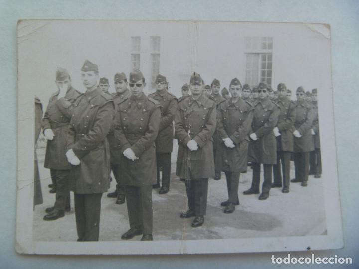Militaria: AVIACION : FOTO DE FORMACION DE MILITARES DEL EJERCITO DEL AIRE, CON GABARDINA