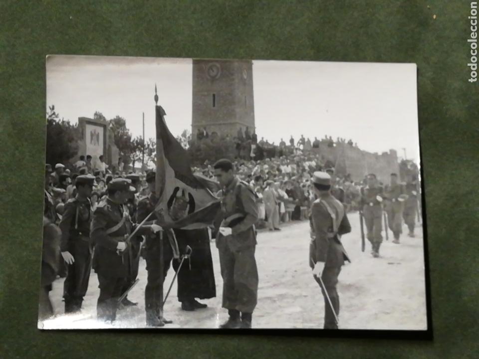 Militaria: FOTOGRAFIA MILITAR. JURA BANDERA 1961.CASTILLEJOS.10 X 7.