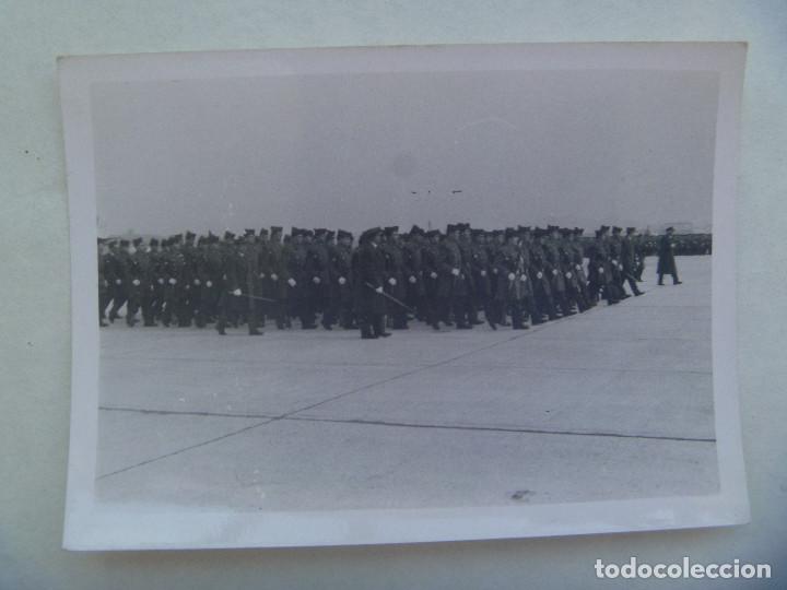 Militaria: AVIACION : FOTO DE DESFILE DE MILITARES DEL EJERCITO DEL AIRE, AL FRENTE LOS OFICIALES