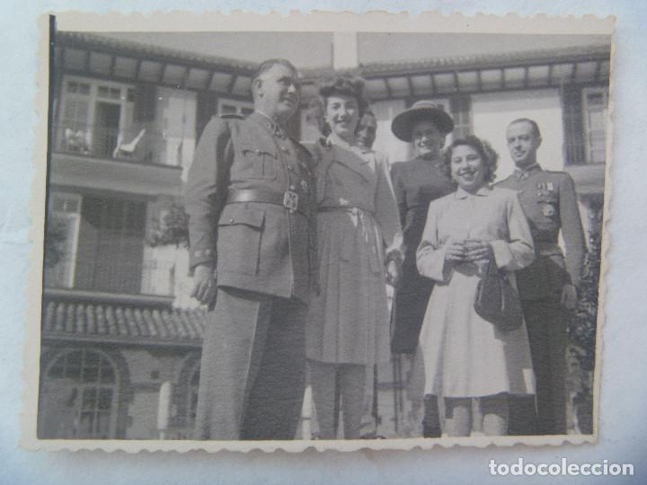 Militaria: FOTO DE OFICIALES VETERANOS GUERRA CIVIL ( CONDECORADOS ) Y SE&Ntilde;ORITAS. A&Ntilde;OS 40