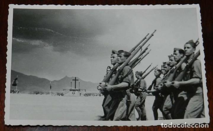Military Antiques: FOTOGRAFIA DESFILE DE LAS TROPAS DEL EJERCITO ESPA&Ntilde;OL, MIDE 13,5 X 8,5 CMS