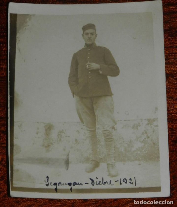 Military Antiques: FOTOGRAFIA DE SOLDADO EN SENGANGAN, GUERRA DEL RIF, DICIEMBRE DE 1921, MIDE 9 X 6 CMS.