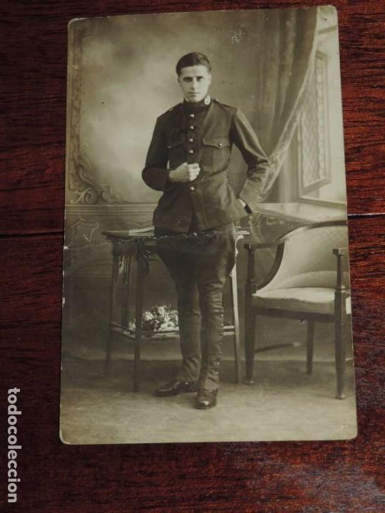 Military Antiques: ANTIGUA FOTOGRAFIA DE MILITAR EN UNIFORME, TAMA&Ntilde;O POSTAL.