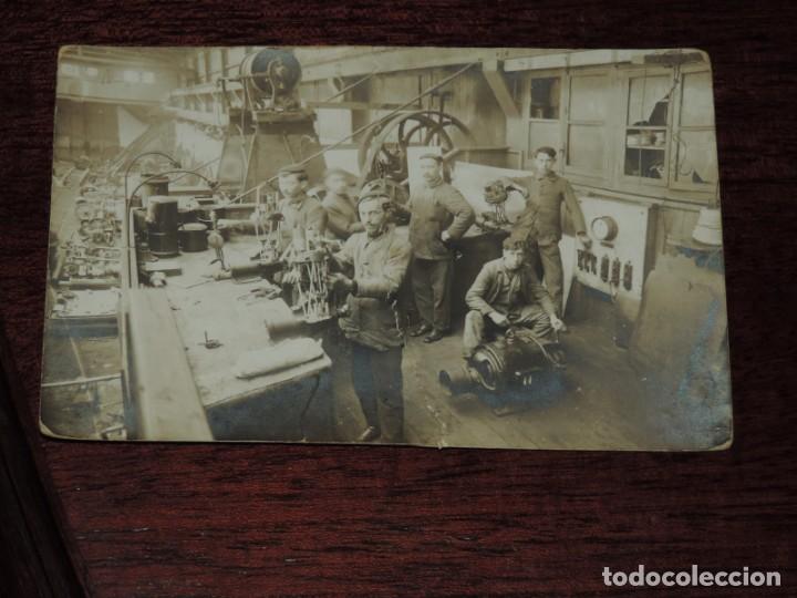 Military Antiques: ANTIGUA FOTOGRAFIA DE TALLER MILITAR DE MOTORES, TAMA&Ntilde;O POSTAL