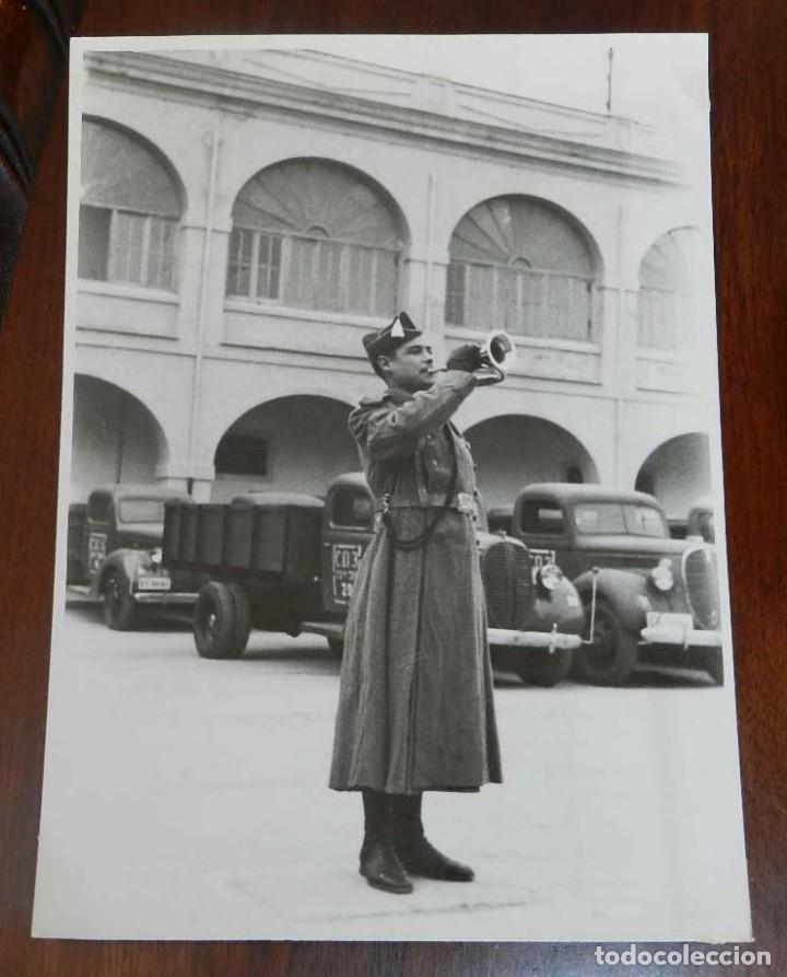 Military Antiques: FOTOGRAFIA DE TOQUE DE CORNETA 1941 EN EL CUARTEL DE VALENCIA DEL 3er. CUERPO DEL EJERCITO, SECCION