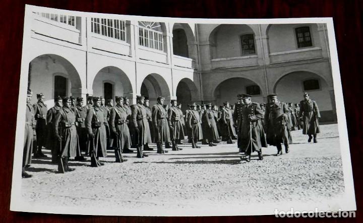 Military Antiques: FOTOGRAFIA DE PASE DE REVISTA 1941 EN EL CUARTEL DE VALENCIA DEL 3er. CUERPO DEL EJERCITO, SECCION D