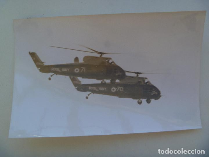 Military Antiques: AVIACION : FOTO DE HELICOPTEROS DE LA ROYAL NAVY EN VUELO ........... 11,5 X 18 CM