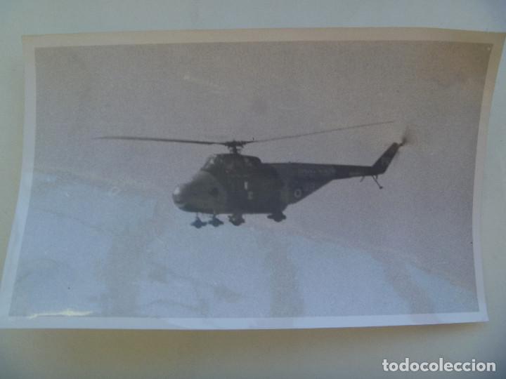 Military Antiques: AVIACION : FOTO DE UN HELICOPTERO DE LA ROYAL NAVY EN VUELO ........... 11,5 X 18 CM