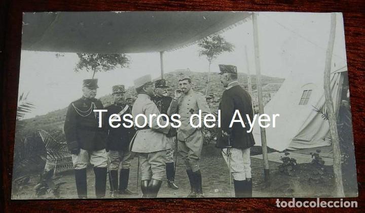 Militaria: Postal fotogr&aacute;fica. El Rey Alfonso XIII acompa&ntilde;a de oficiales de caballeria. Ed. E. Rodr&iacute;guez. Comer