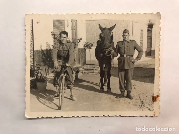 Militaria: MILITAR. Fotograf&iacute;a Original. Soldados con Bici y Caballo. Antiguo Polvor&iacute;n de Artiller&iacute;a Ribarroja