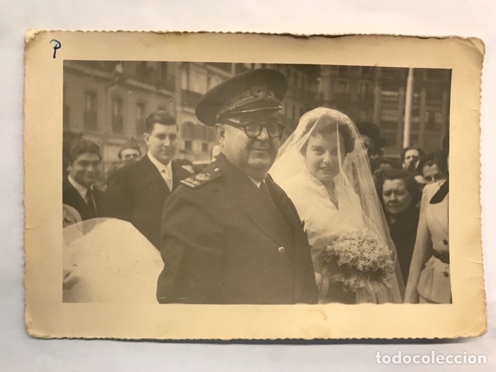 Militaria: MILITAR. Fotograf&iacute;a Original. Alg&uacute;n General de Franco acompa&ntilde;ando a su hija al altar (a.1952)