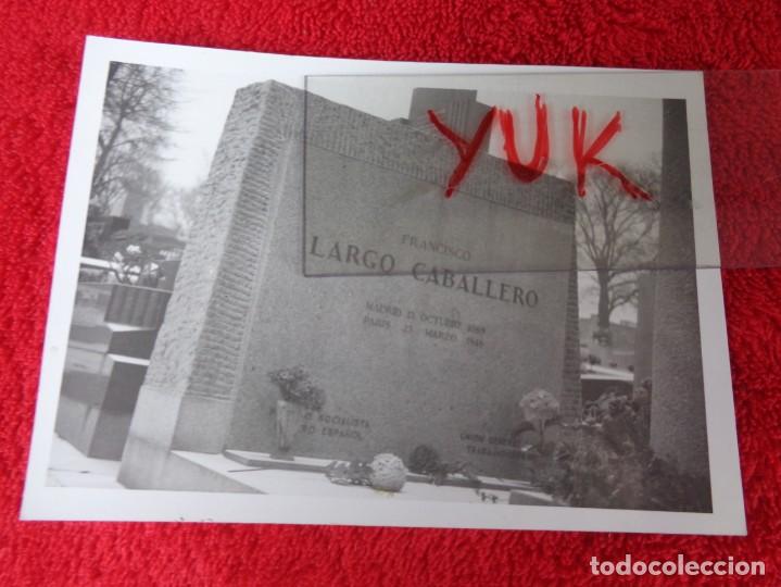 Militaria: ANTIGUA FOTOGRAFIA DE LA TUMBA DE FRANCISCO LARGO CABALLERO EN PARIS ( FRANCIA )