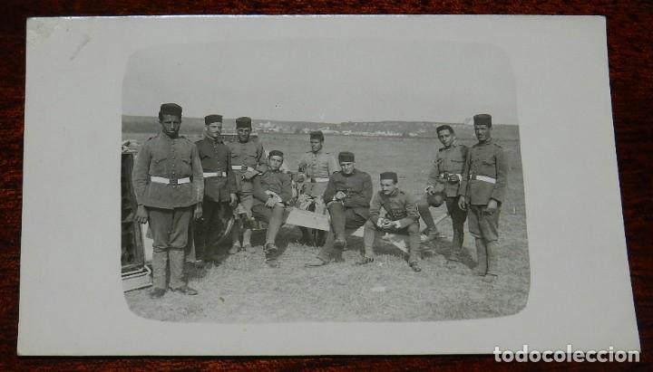 Militaria: POSTAL FOTOGRAFICA DE SOLDADOS DE ARTILLERIA, REGIMIENTO N.3, EN LA CAMPA&Ntilde;A DEL RIF, NO CIRCULADA.