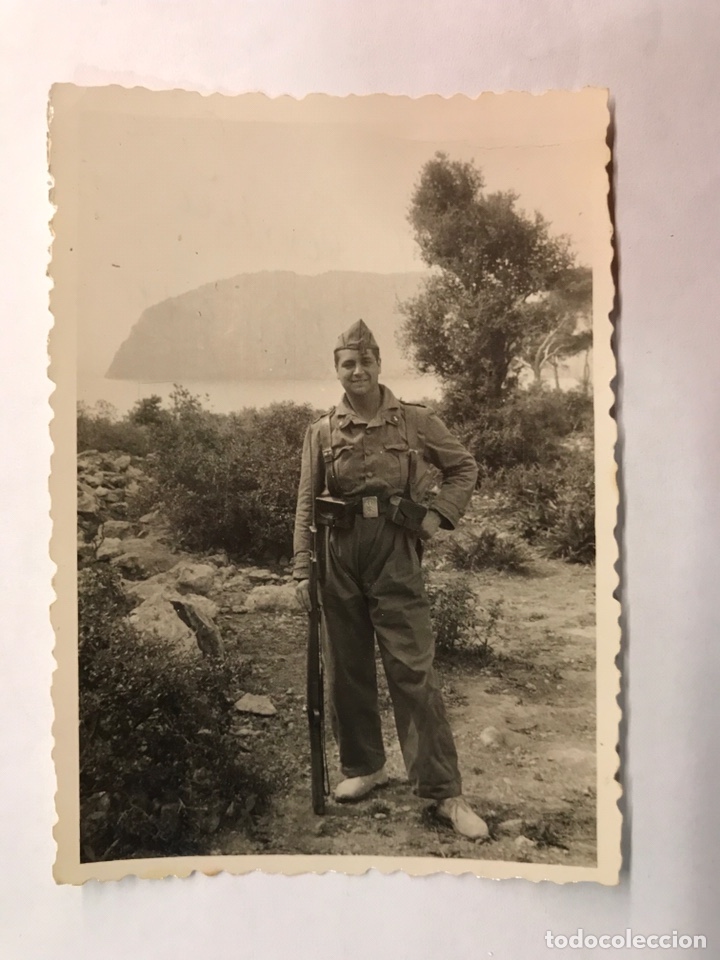 Militaria: MILITAR. Fotograf&iacute;a Antigua, Joven Legionario con Cetme y Trinchas...(a.1957)